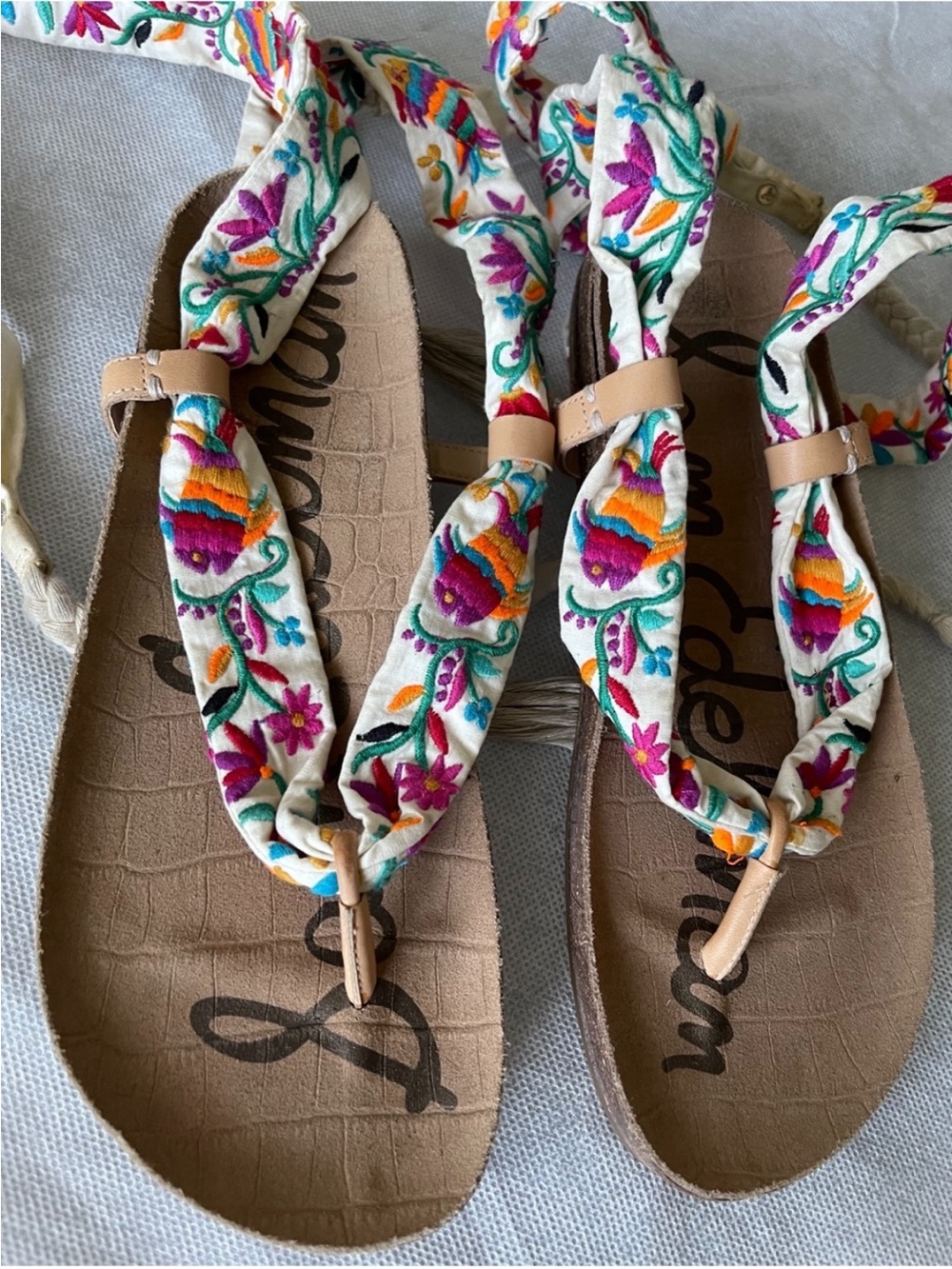 NEW Sam Edelman Kelby,
Strappy
Embroidered Sandals NEW
Size 7